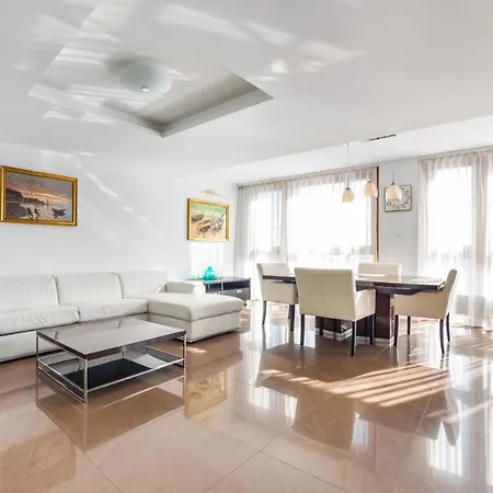 Sun & Snow Aura Apartment