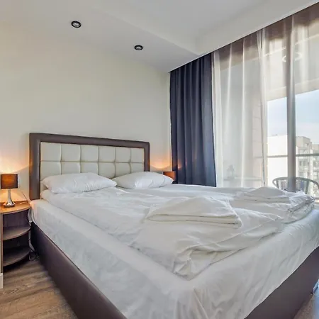 Sun & Snow Aura Apartment *