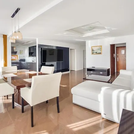 Daire Aura, Sun & Snow