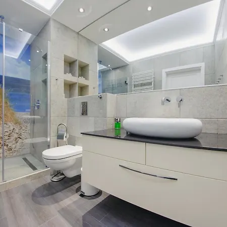 Aura, Sun & Snow Daire